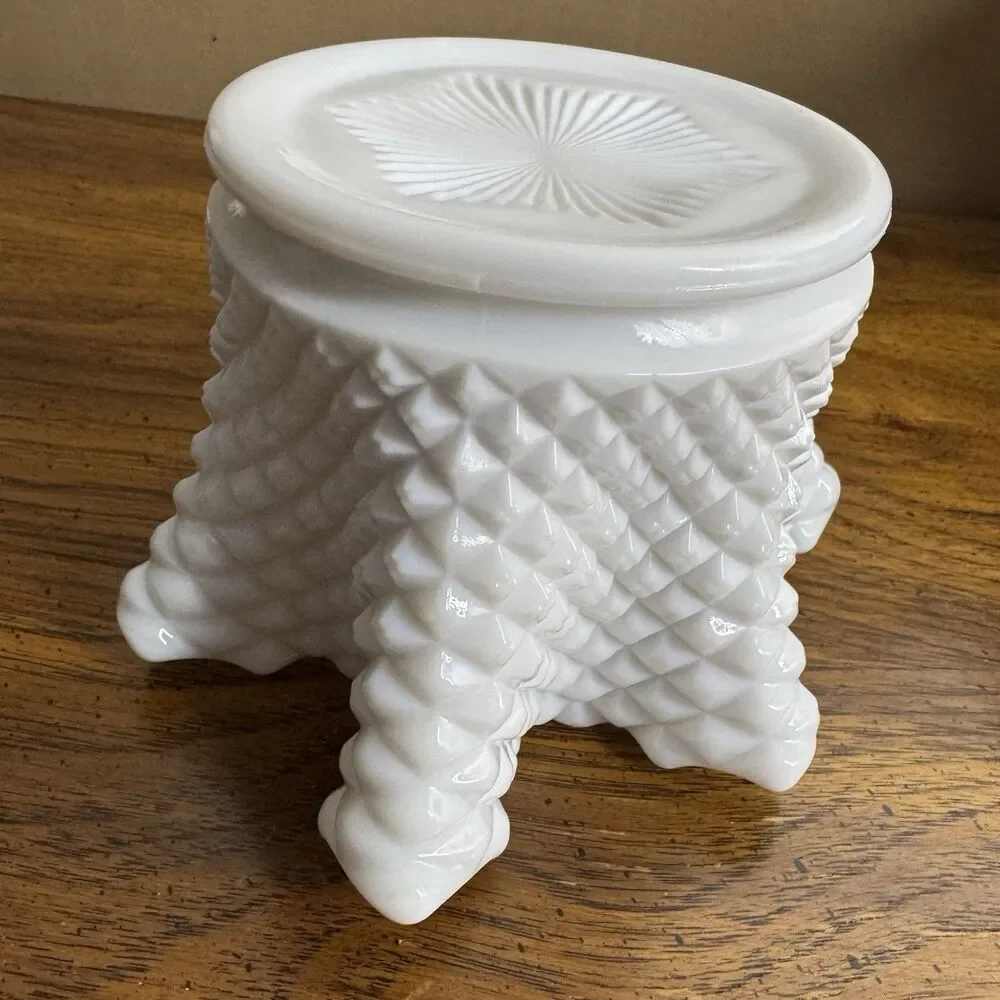 Westmoreland Milk Glass 1910-1919 English‎ Hobnail Diamond Pinched Vase Vintage